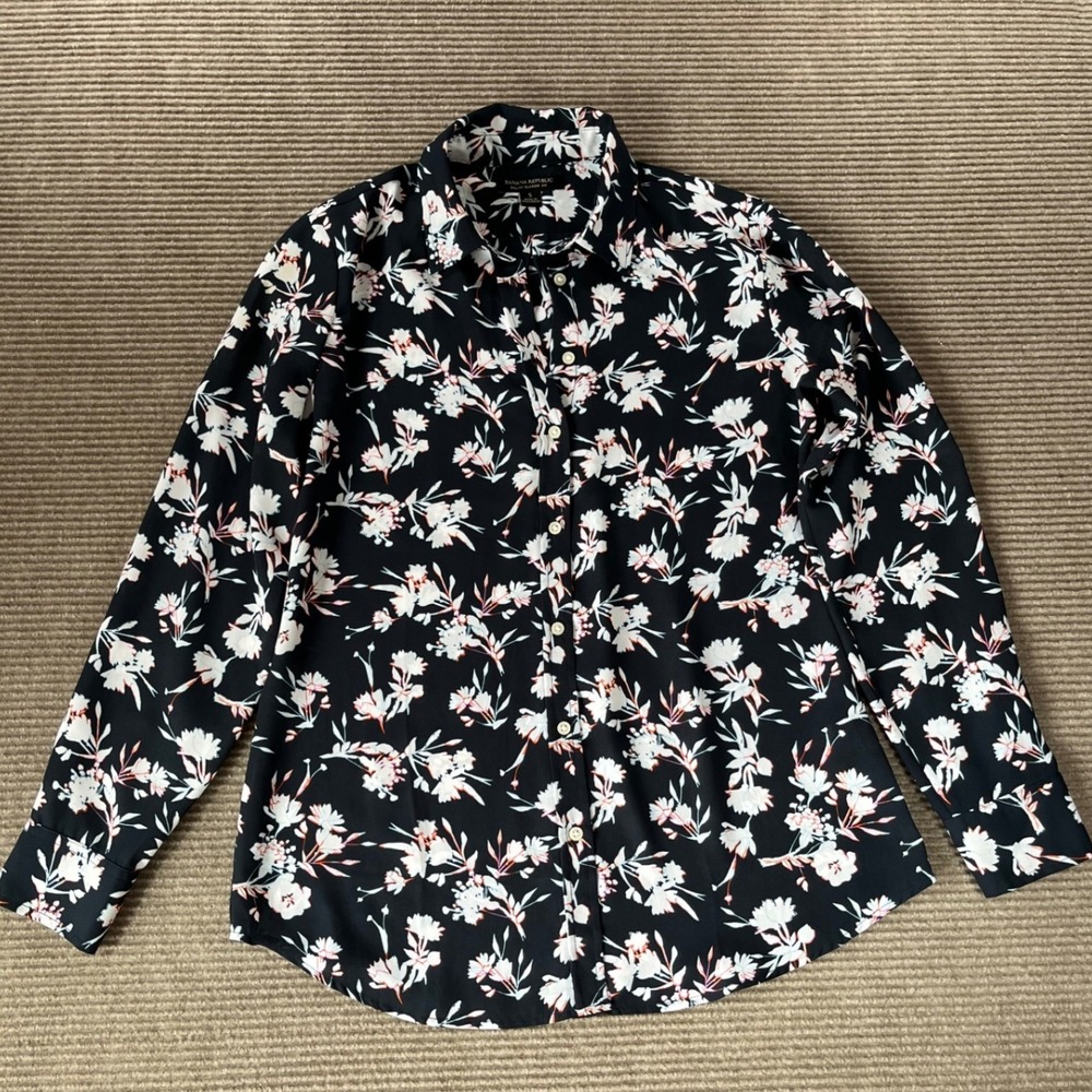 Banana Republic Dillon Classic Fit Floral Blouse Navy Blue Small